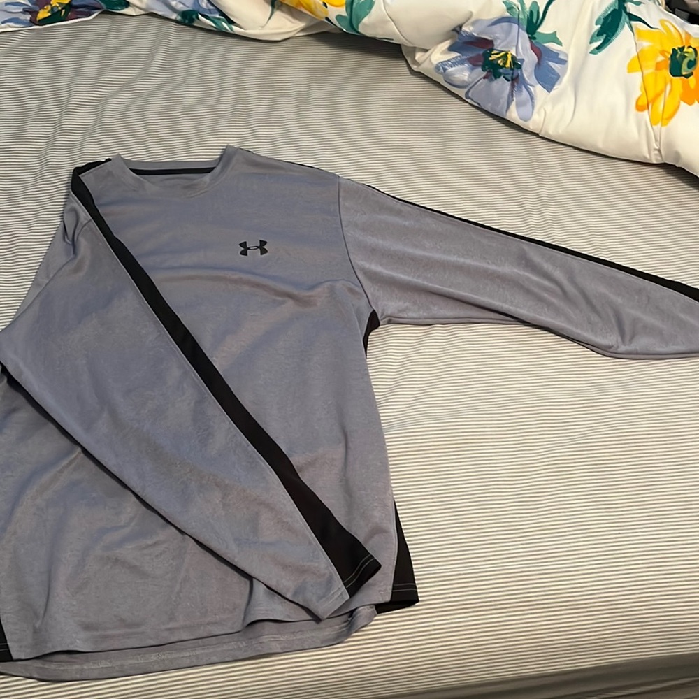 Under Armour Long Sleeve - Large